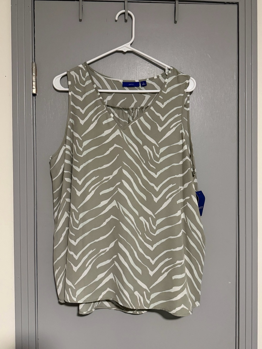 APT 9 Women's Sleeveless Zebra Print Blouse